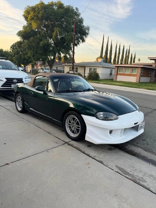 2000 Mazda NB MX-5 Miata - Image 2 of 11
