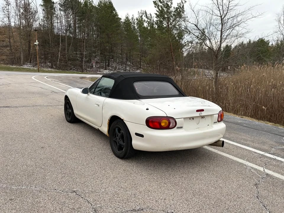 2000 Mazda NB MX-5 Miata - Image 5 of 17