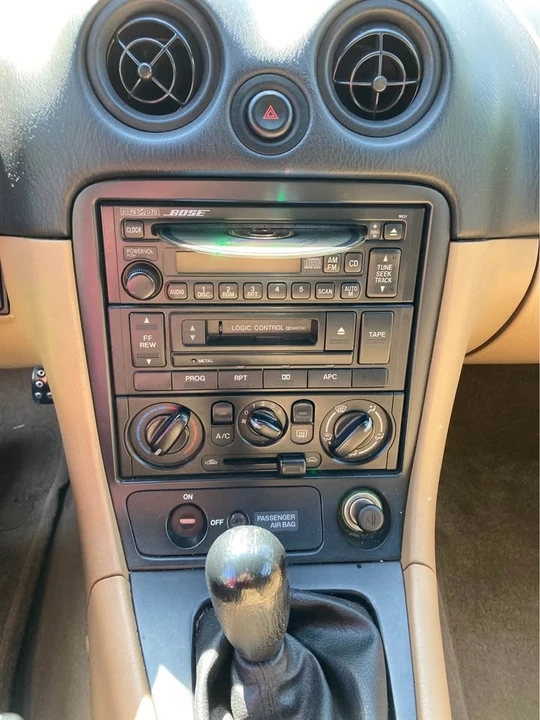 2000 Mazda NB MX-5 Miata - Image 16 of 19