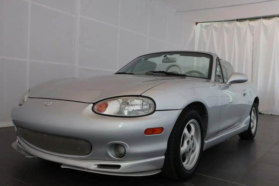 2000 Mazda NB MX-5 Miata - Image 2 of 19