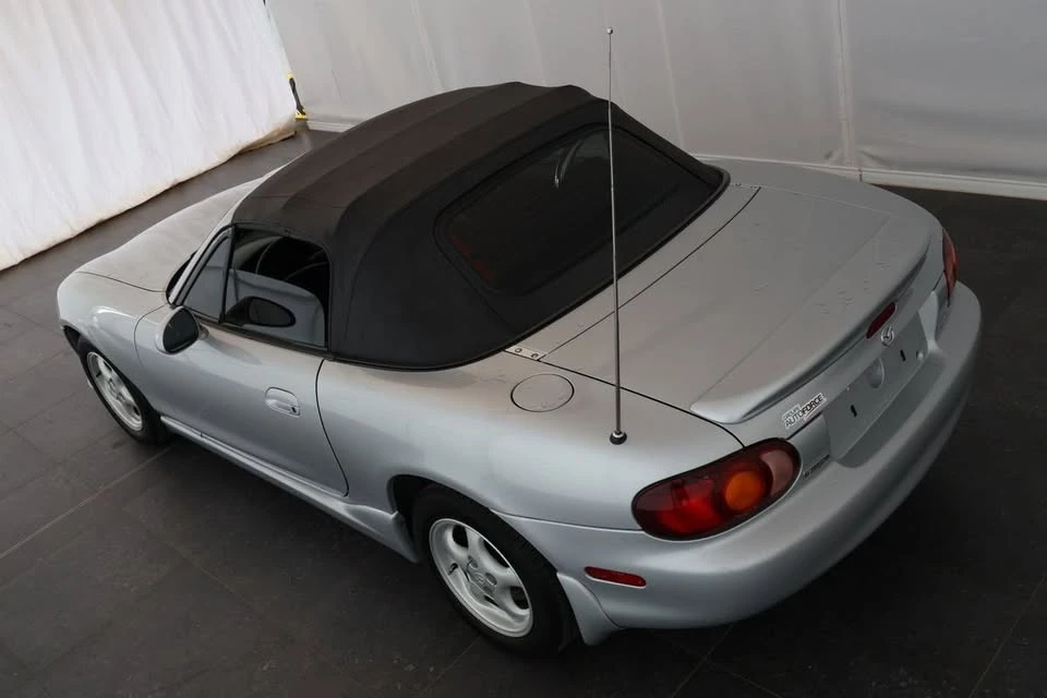 2000 Mazda NB MX-5 Miata - Image 17 of 19