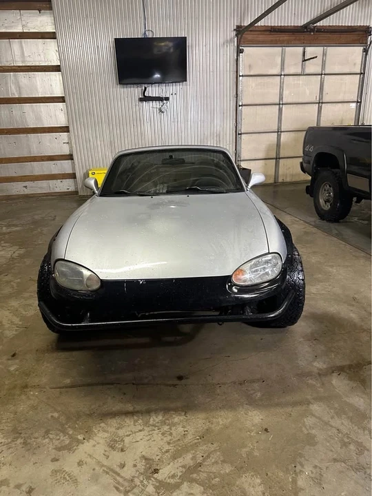 2000 Mazda NB MX-5 Miata - Image 2 of 8