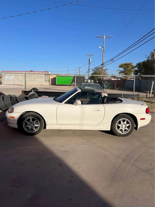 2000 Mazda NB MX-5 Miata - Image 2 of 9