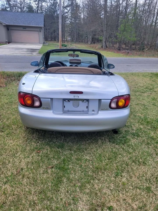 2000 Mazda NB MX-5 Miata - Image 2 of 10