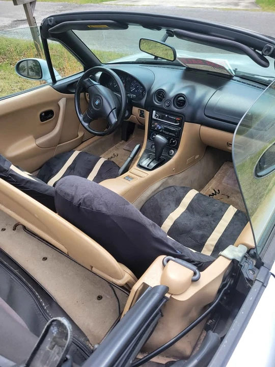 2000 Mazda NB MX-5 Miata - Image 7 of 10