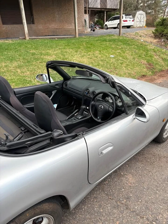 2000 Mazda NB MX-5 Miata - Image 2 of 8