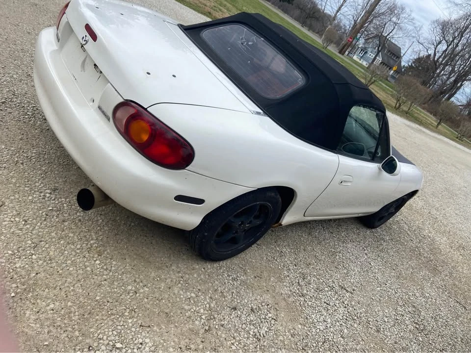 2000 Mazda NB MX-5 Miata - Image 2 of 5