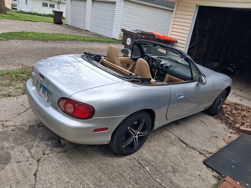 2000 Mazda NB MX-5 Miata - Image 13 of 15