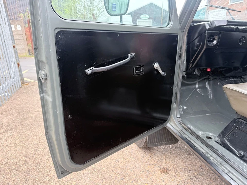 2000 Mercedes-Benz W461 G-Class - Image 17 of 25