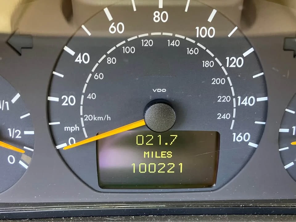 2000 Mercedes-Benz W210 E-Class - Image 8 of 20