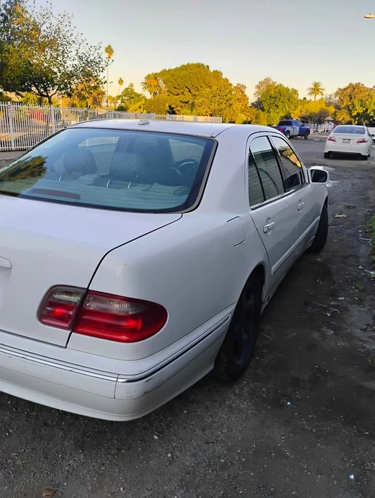 2000 Mercedes-Benz W210 E-Class - Image 10 of 13
