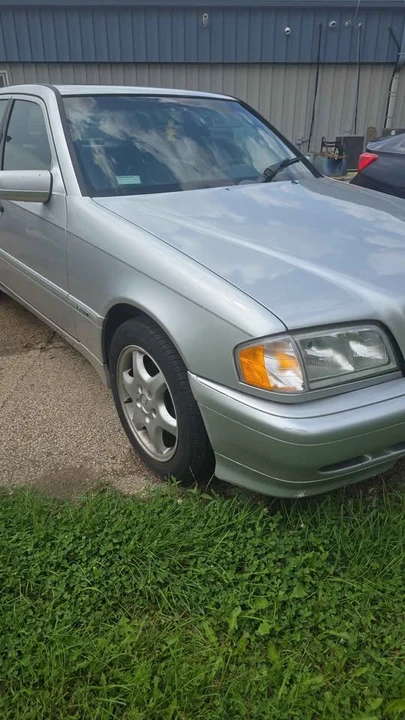 2000 Mercedes-Benz W202 C-Class - Image 2 of 17