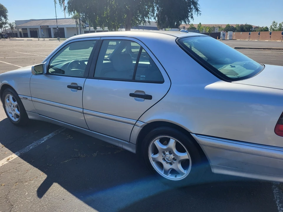 2000 Mercedes-Benz W202 C-Class - Image 11 of 21