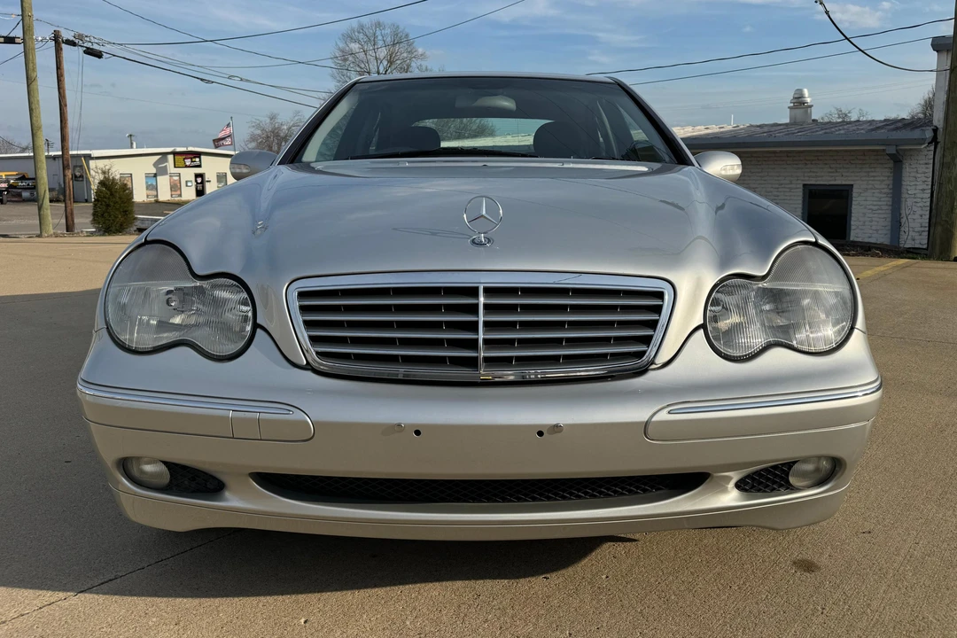 2000 Mercedes-Benz W202 C-Class - Image 2 of 31