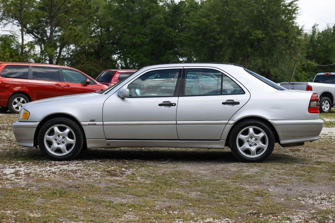 2000 Mercedes-Benz W202 C-Class - Image 3 of 31