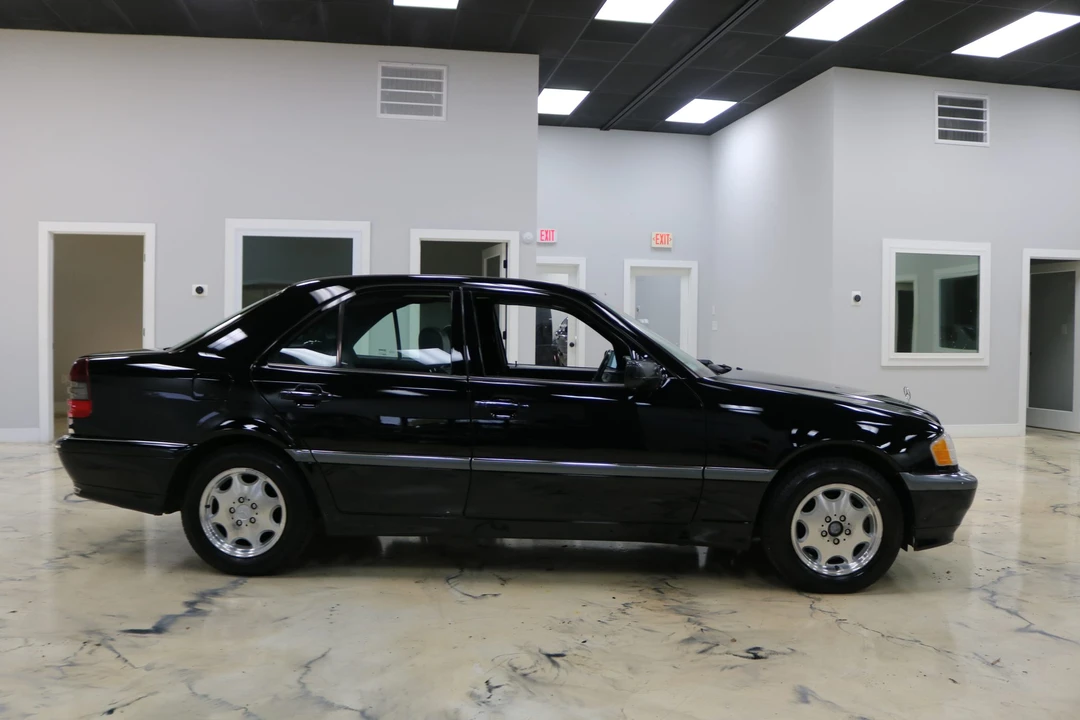 2000 Mercedes-Benz W202 C-Class - Image 12 of 31