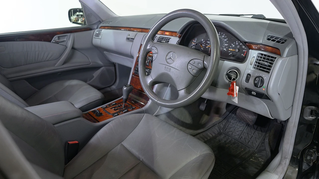 2000 Mercedes-Benz W210 E-Class - Image 7 of 31