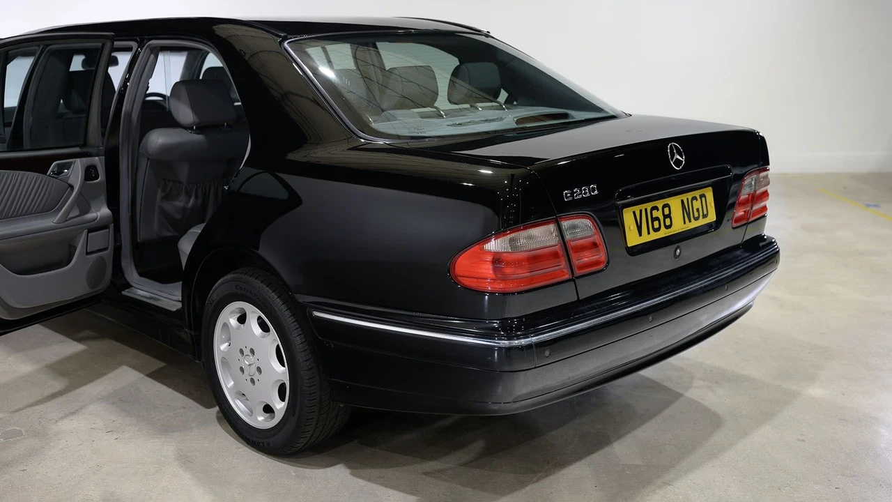 2000 Mercedes-Benz W210 E-Class - Image 30 of 31