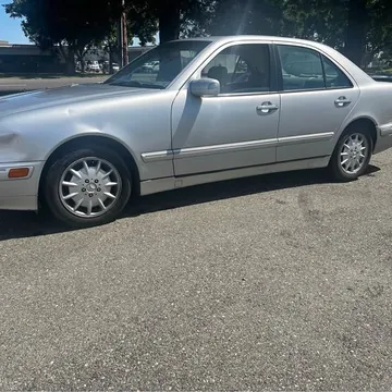 2000 Mercedes-Benz E 320 4MATIC Sedan