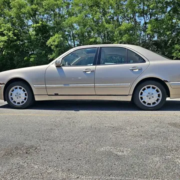 2000 Mercedes-Benz E-Class E 320 4MATIC Sedan 4D