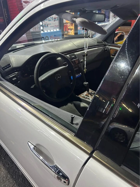 2000 Mercedes-Benz W210 E-Class - Image 9 of 10