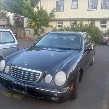 2000 Mercedes-Benz E 320 Sedan