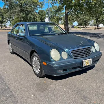 2000 Mercedes-Benz E320 Sedan