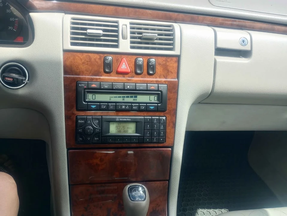 2000 Mercedes-Benz W210 E-Class - Image 7 of 16