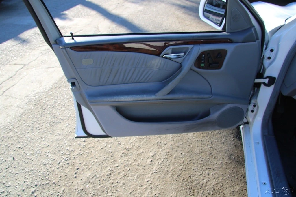 2000 Mercedes-Benz W210 E-Class - Image 12 of 21
