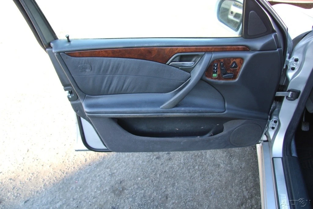 2000 Mercedes-Benz W210 E-Class - Image 12 of 21