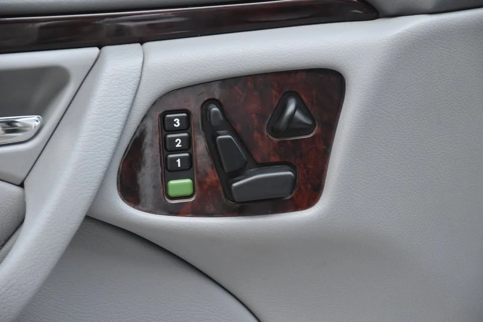2000 Mercedes-Benz W210 E-Class - Image 15 of 20
