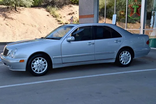2000 Mercedes-Benz E320