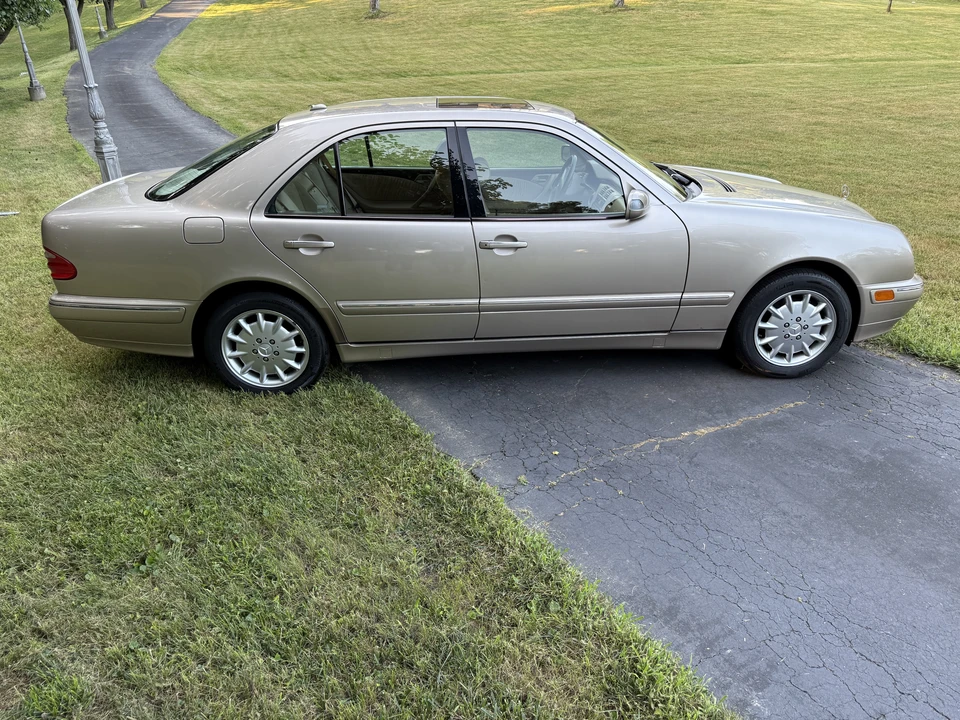 2000 Mercedes-Benz W210 E-Class - Image 2 of 31