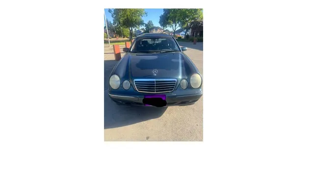2000 Mercedes-Benz E320