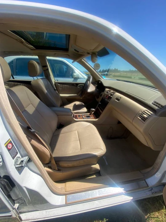 2000 Mercedes-Benz W210 E-Class - Image 6 of 9