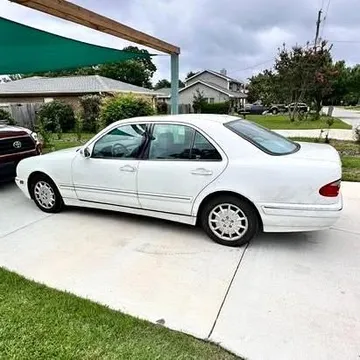2000 Mercedes-Benz E320