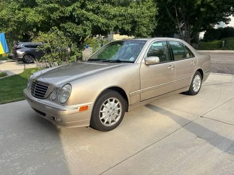 2000 Mercedes-Benz E320
