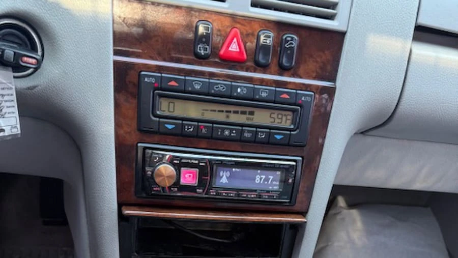 2000 Mercedes-Benz W210 E-Class - Image 9 of 12