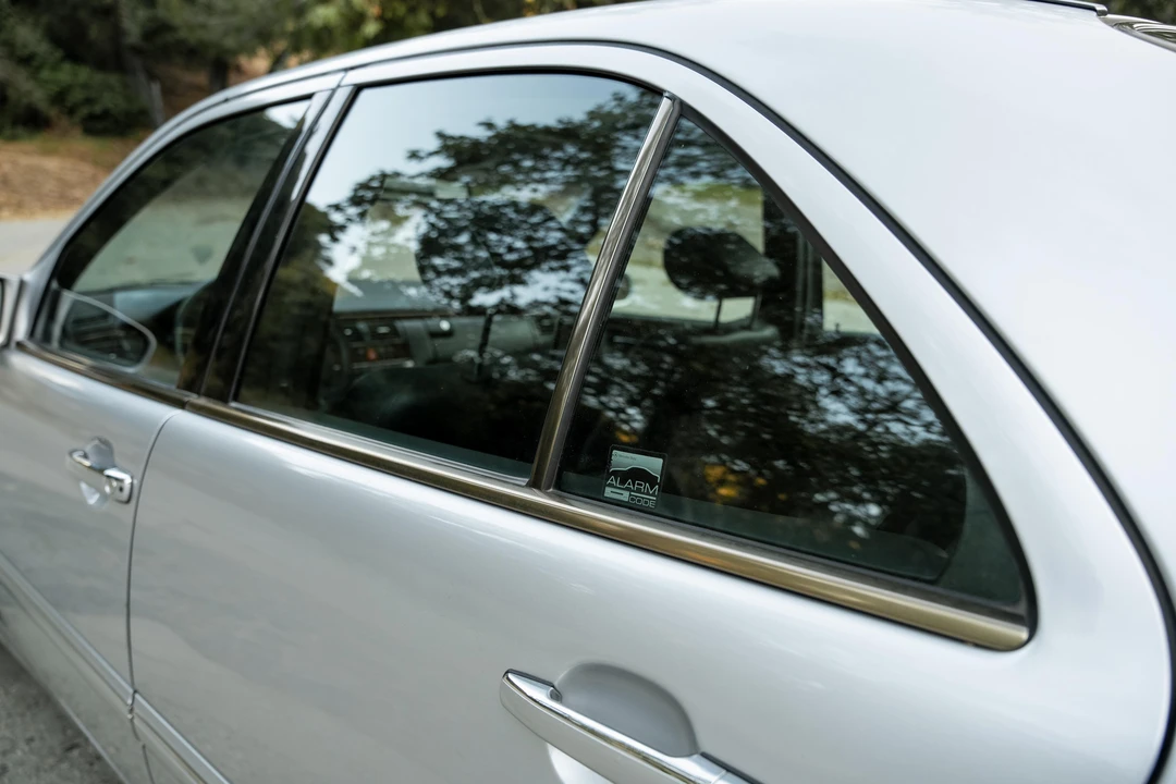2000 Mercedes-Benz W210 E-Class - Image 25 of 31
