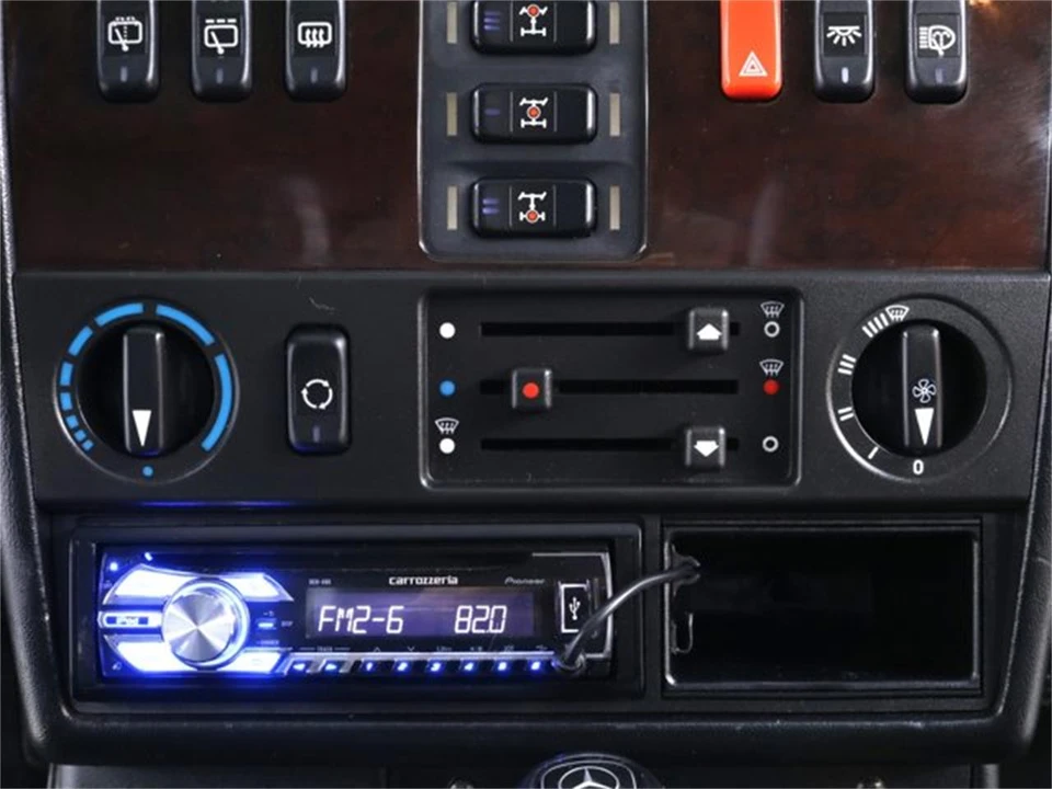 2000 Mercedes-Benz W463 G-Class - Image 13 of 31