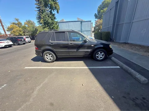 2000 Mercedes-Benz ML320
