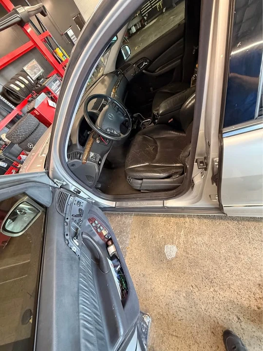 2000 Mercedes-Benz W220 S-Class - Image 5 of 8