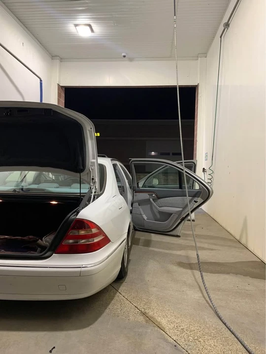 2000 Mercedes-Benz W220 S-Class - Image 17 of 20