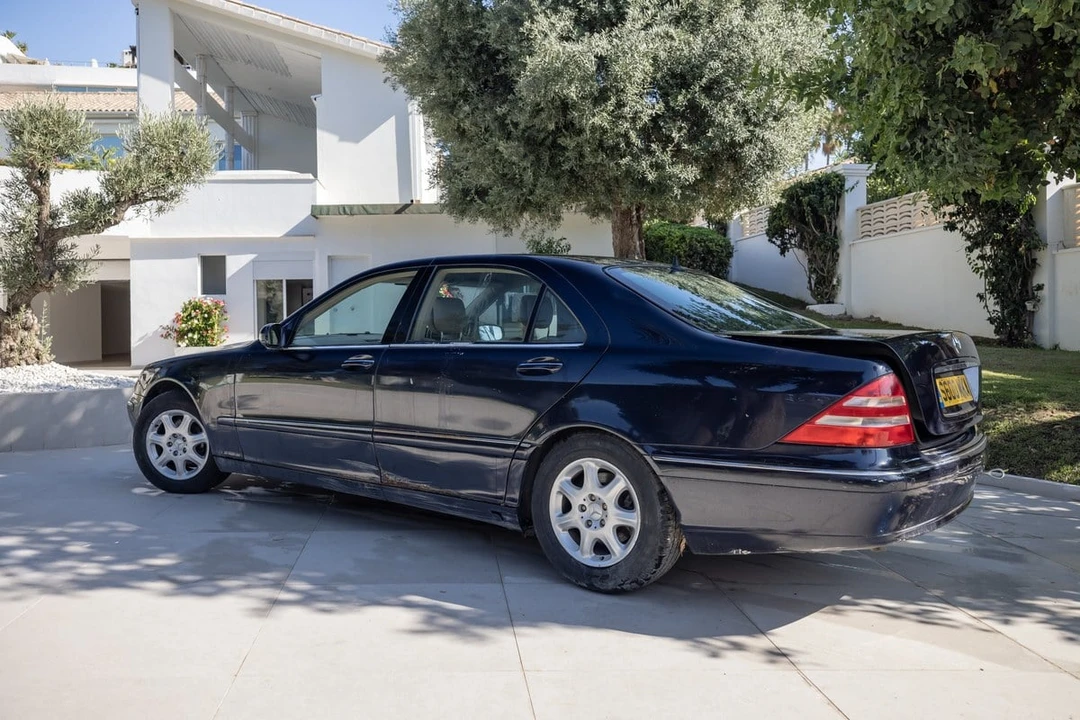 2000 Mercedes-Benz W220 S-Class - Image 9 of 30