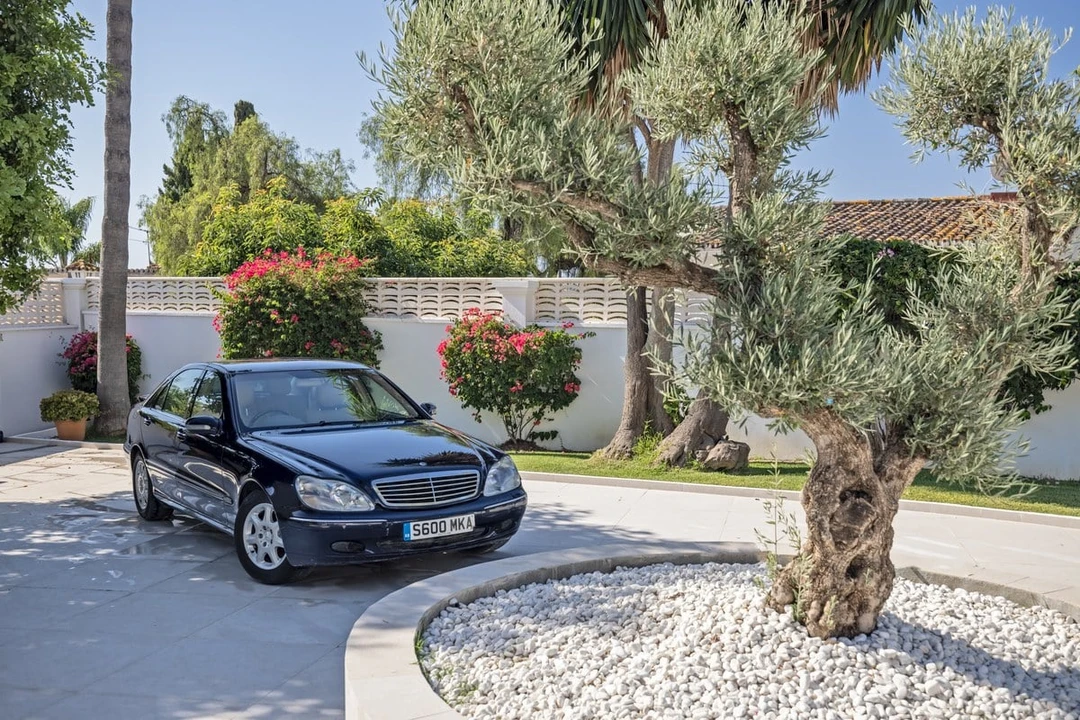 2000 Mercedes-Benz W220 S-Class - Image 17 of 30