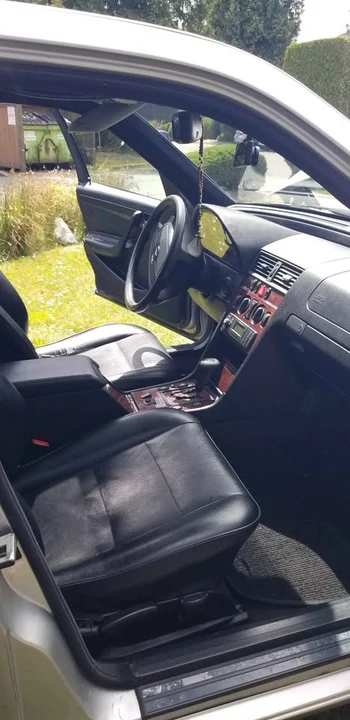 2000 Mercedes-Benz C-Class - Image 12 of 19