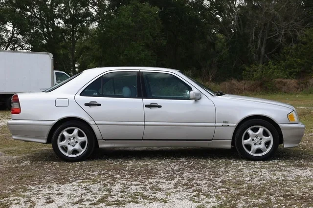 2000 Mercedes-Benz W202 C-Class - Image 13 of 17