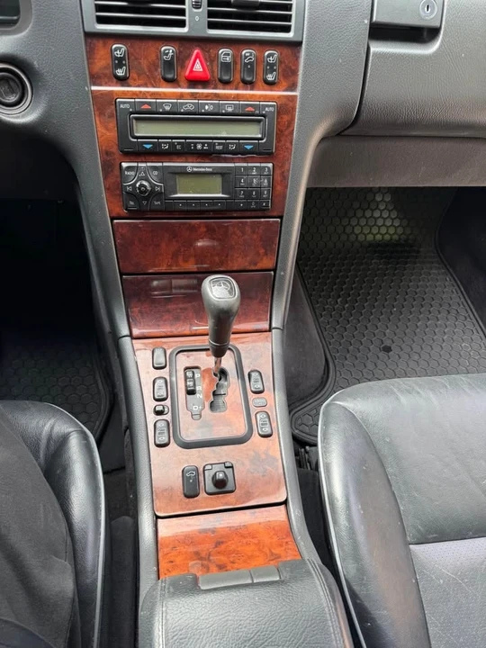 2000 Mercedes-Benz W210 E-Class - Image 10 of 19