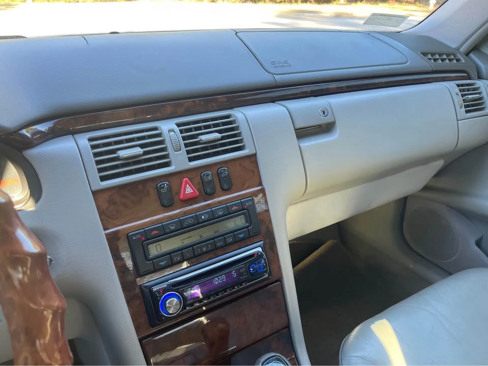 2000 Mercedes-Benz W210 E-Class - Image 9 of 16