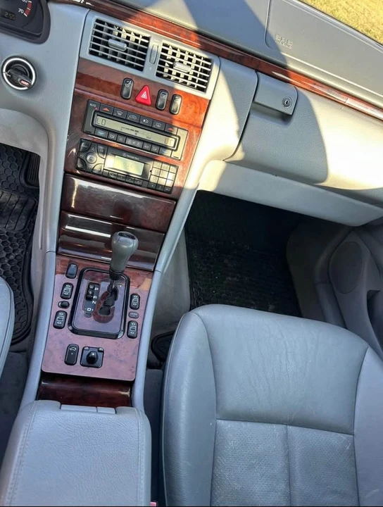 2000 Mercedes-Benz W210 E-Class - Image 8 of 14